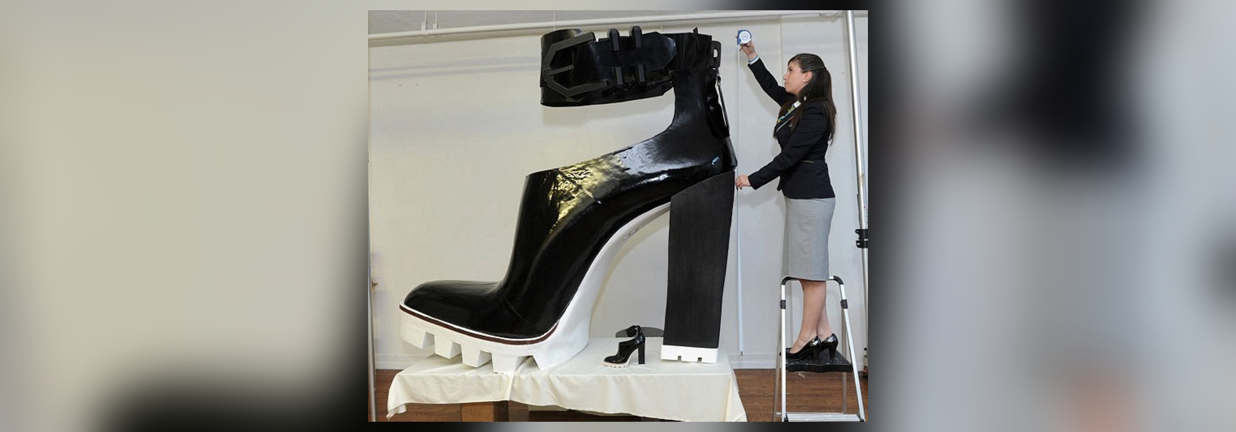 World's largest highheeled shoe is 6 feet tall Facts News Inshorts