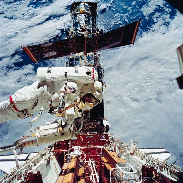 7 astronauts flew to space to repair NASA telescope 25 yrs ago