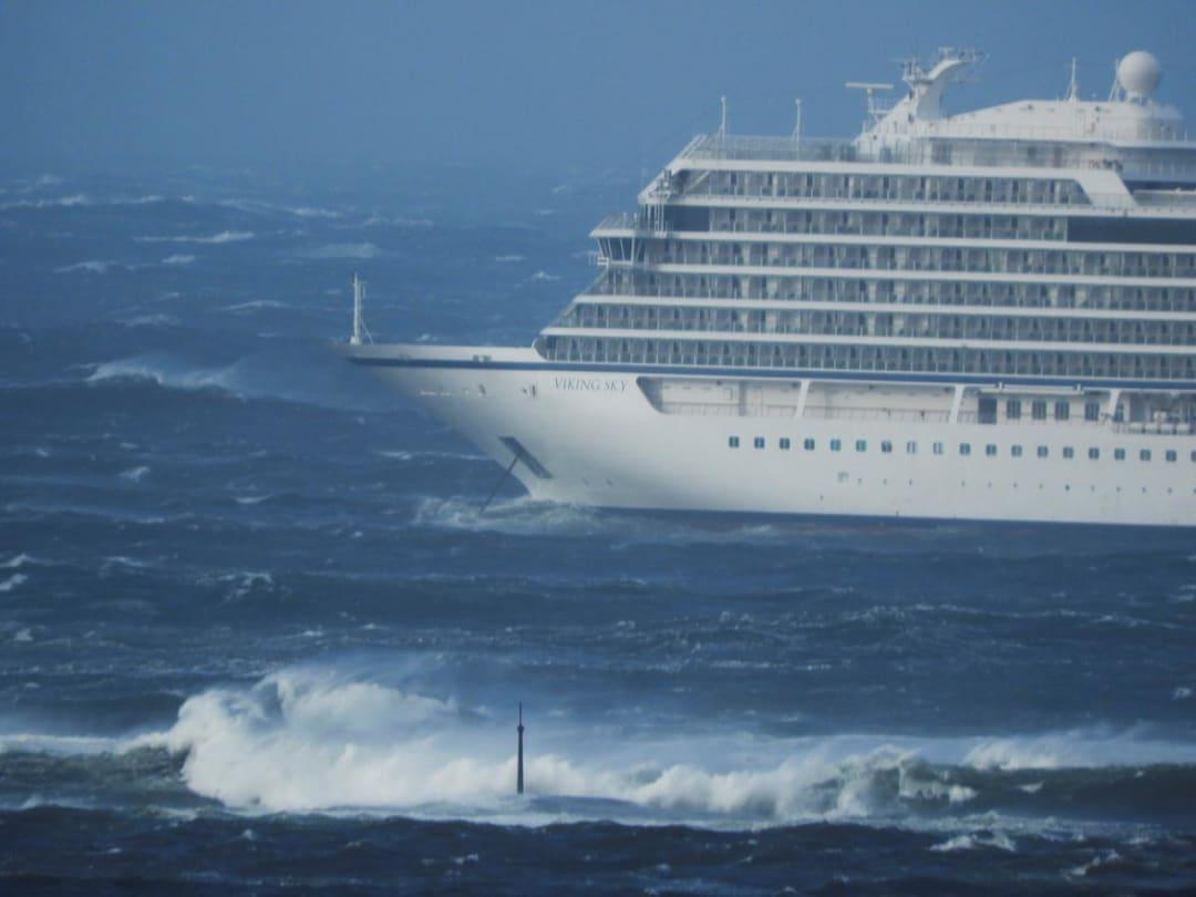 Cruise ship stranded off Norway; 1,300 passengers being airlifted