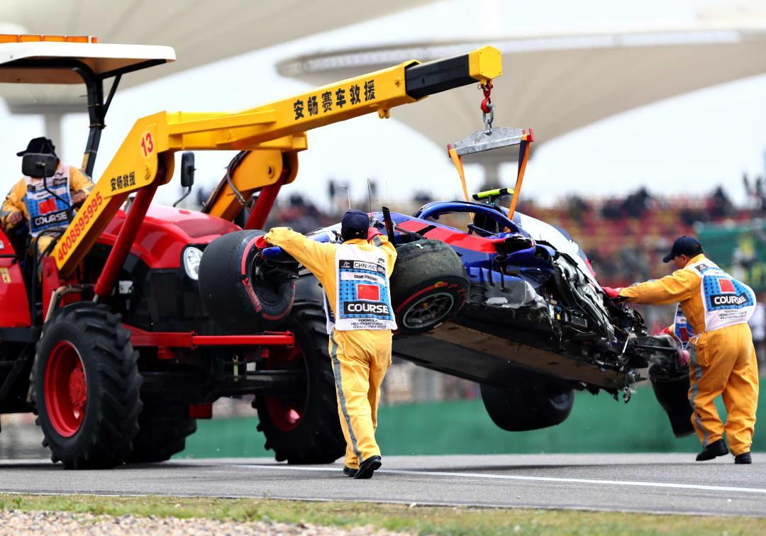 F1 driver survives crash in Chinese GP practise | Sports News | Inshorts