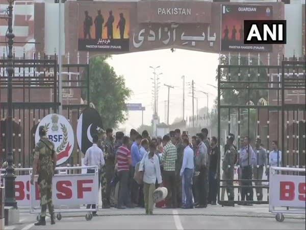 Pakistan Releases 100 Indian Prisoners World News Inshorts